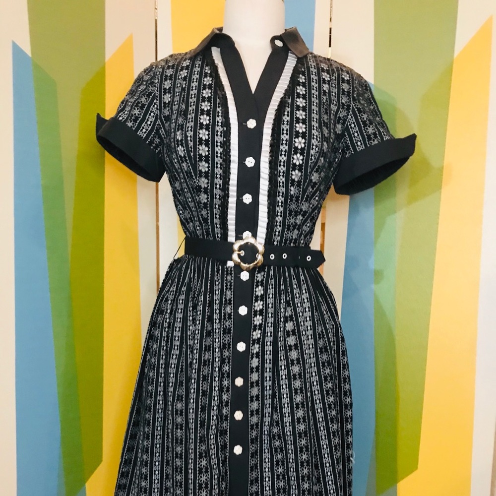 Black & White Patterned Button-Front Shirt Dress with Belt